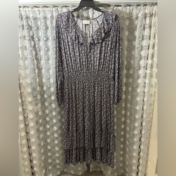 Universal Thread Dresses & Skirts - Floral Long Sleeve Dress